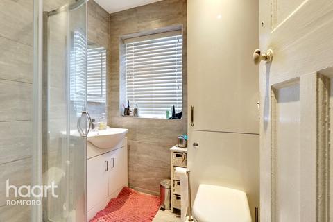 33 Strood Avenue, Romford, RM7 0UX