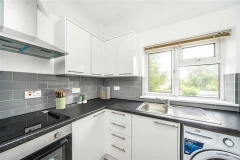 1 bedroom flat for sale, Alderbury Road, London SW13