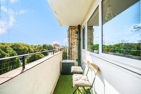 2 bedroom apartment for sale, Slippers Place, London