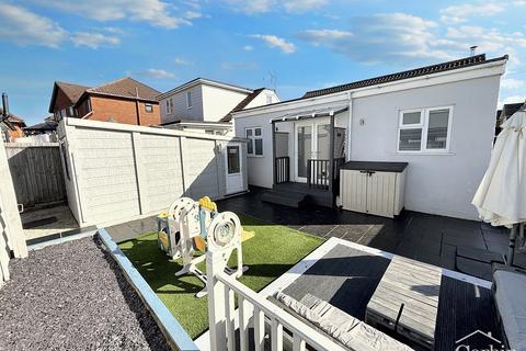 2 bedroom bungalow for sale, Columbia Road, Bournemouth, BH10 4