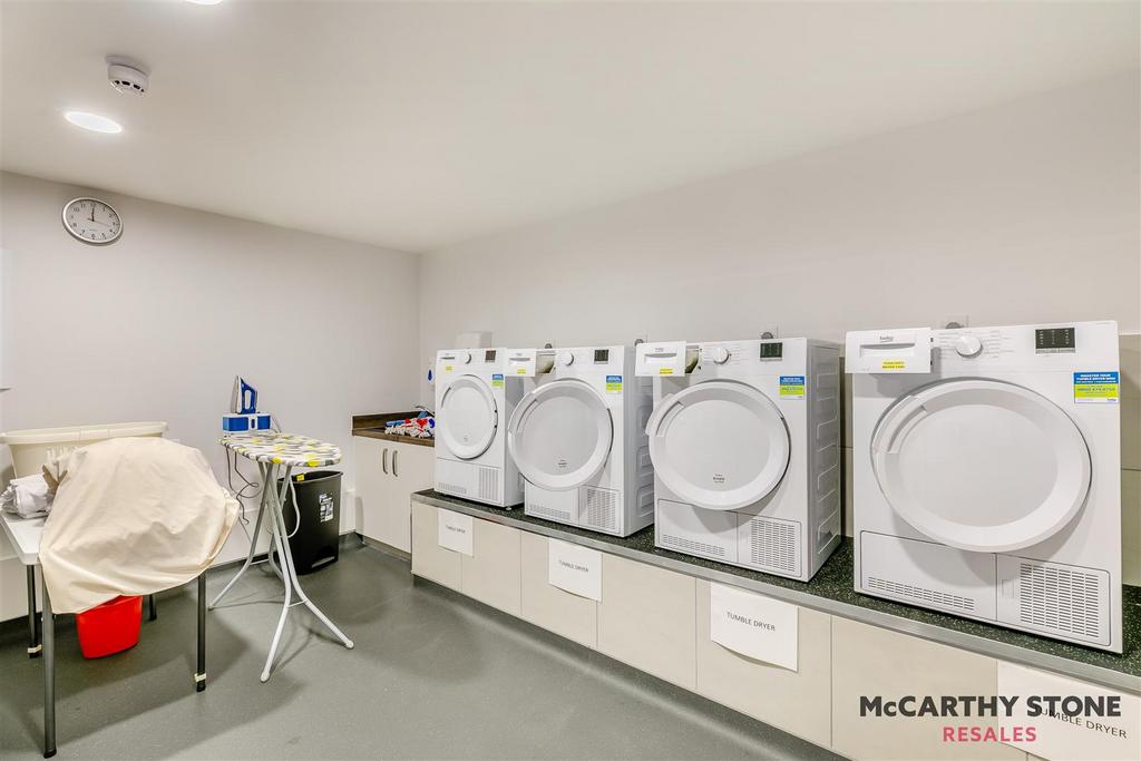 8607231-interior27.JPG