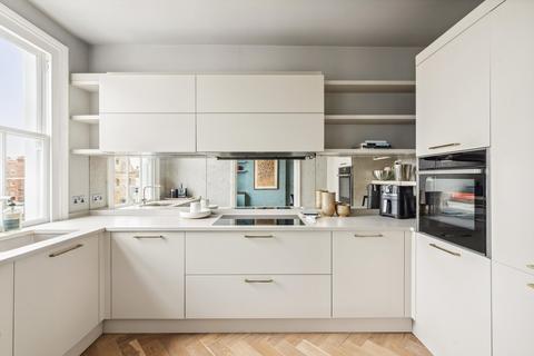 3 bedroom flat to rent, Cornwall Gardens, South Kensington, London, SW7