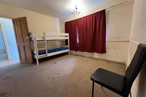 2 bedroom maisonette for sale, Edgeworth Close, London