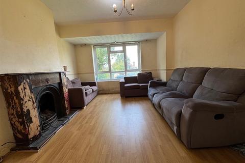 2 bedroom maisonette for sale, Edgeworth Close, London