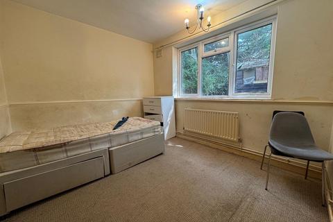 2 bedroom maisonette for sale, Edgeworth Close, London