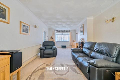 4 bedroom semi-detached house for sale, Laburnum Walk, Hornchurch, RM12