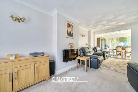 4 bedroom semi-detached house for sale, Laburnum Walk, Hornchurch, RM12