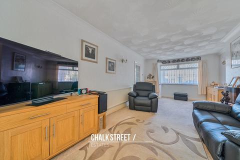 4 bedroom semi-detached house for sale, Laburnum Walk, Hornchurch, RM12