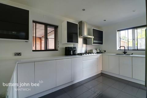 5 bedroom link detached house for sale, Chalfont Crescent, Weston