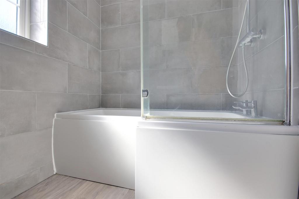 Bathroom 2.jpg