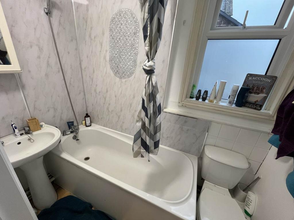 11 Norwood Bathroom