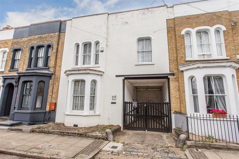 3 bedroom terraced house for sale, Clinton Road, Mile End, E3