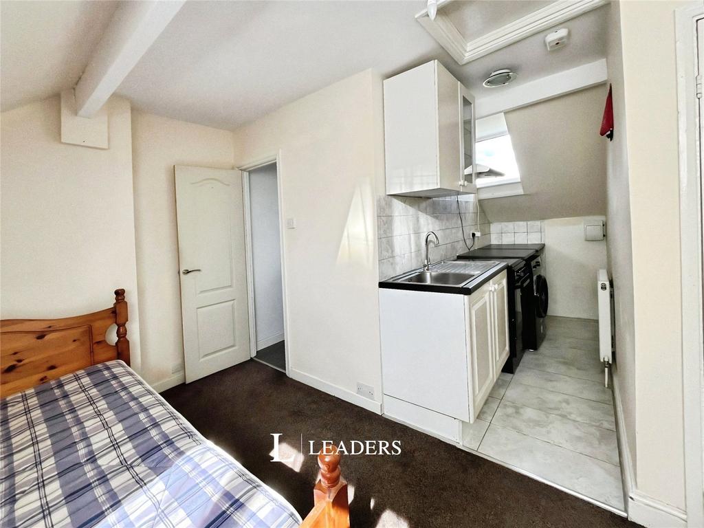 Bedroom/Kitchen