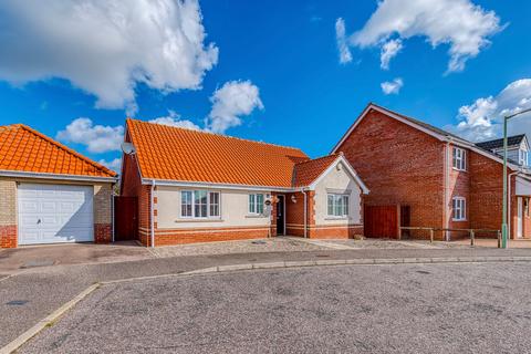 2 bedroom detached bungalow for sale, Broad Fleet Close, Oulton