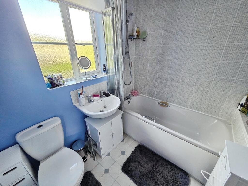 Pbox-bathroom-335026.jpg