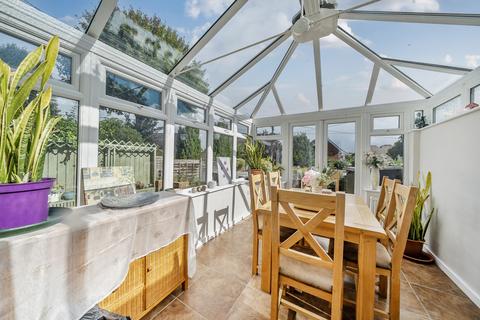 10 Elmside, Milford, Godalming, GU8 5EG