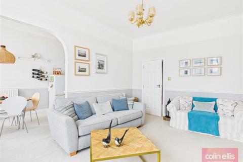 2 bedroom flat for sale, Queens Parade, Scarborough