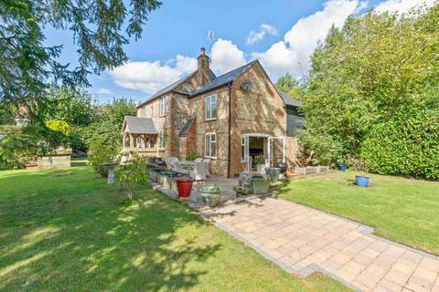 undefined, Amersham HP7