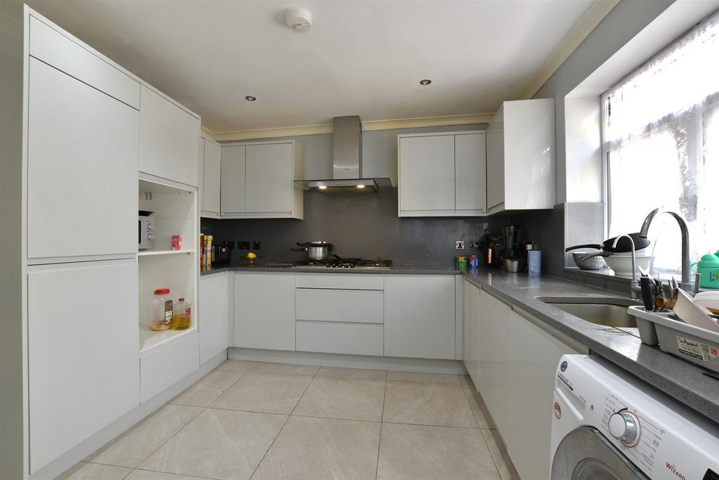 Kitchen/Dining Area
