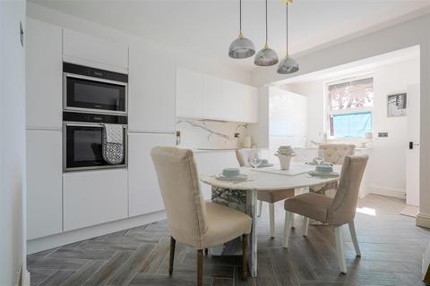 2 bedroom semi-detached house for sale, Stroude Road, Virginia Water