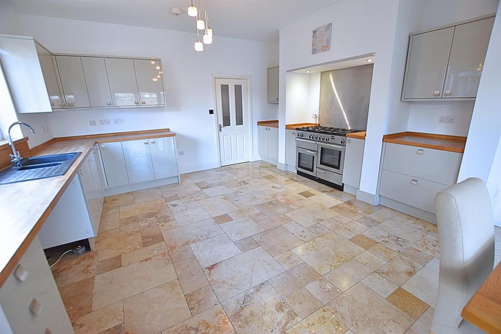 Living dining kitchen