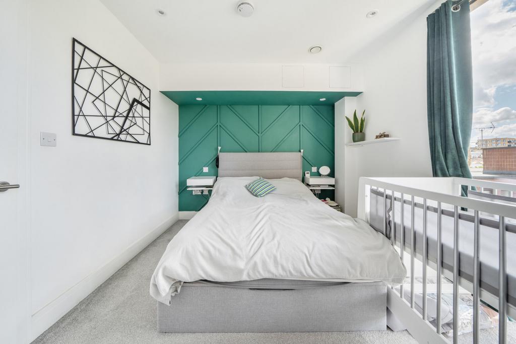 1348701-15-68bed2...