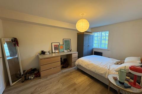 2 bedroom flat to rent, Edith Cavell Way, London, SE18