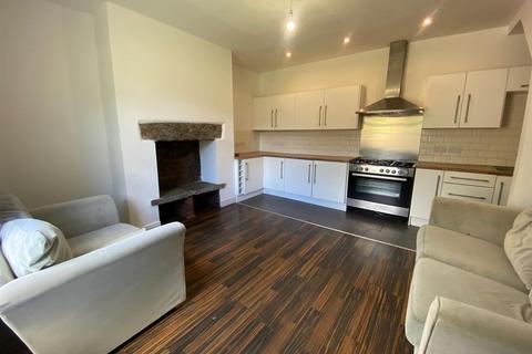 3 bedroom terraced house to rent, Newsome Road, Huddersfield