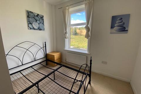 3 bedroom terraced house to rent, Newsome Road, Huddersfield