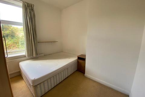 3 bedroom terraced house to rent, Newsome Road, Huddersfield