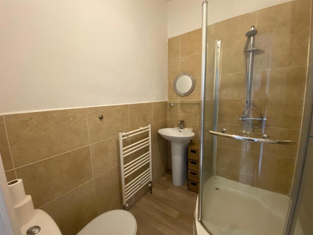 SHOWER ROOM.jpg