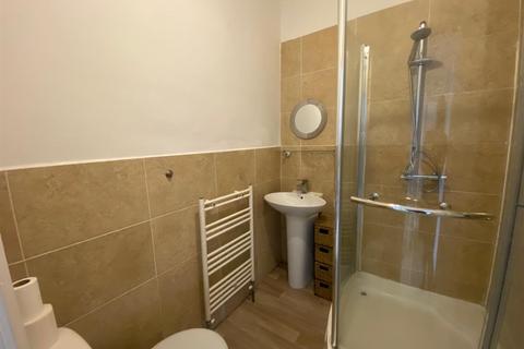 3 bedroom terraced house to rent, Newsome Road, Huddersfield