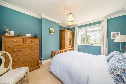 undefined, Avenue Road, Kingston Upon Thames KT1