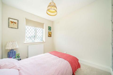 undefined, Avenue Road, Kingston Upon Thames KT1