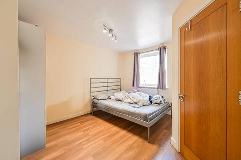 3 bedroom flat for sale, Sail Court, Docklands, London, E14