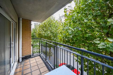 3 bedroom flat for sale, Sail Court, Docklands, London, E14