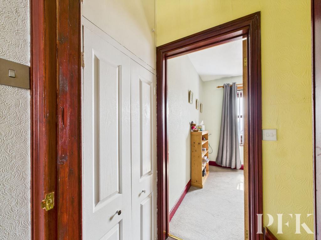 Landing/Cupboard