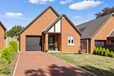 3 bedroom detached bungalow for sale, 4 Upton Drive, Defford, Worcestershire.  WR8 9BF