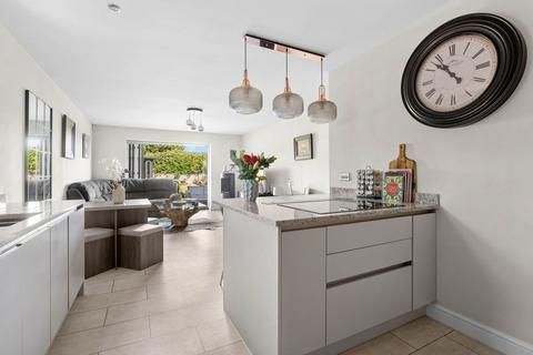3 bedroom detached bungalow for sale, 4 Upton Drive, Defford, Worcestershire.  WR8 9BF