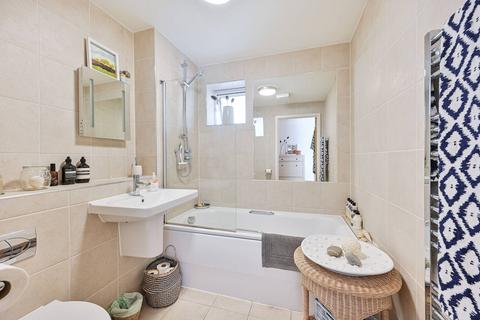Flat 11, 6 Trinity Mews, London, E1 3BT
