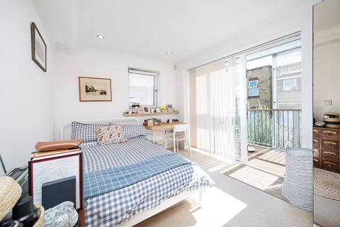 Flat 11, 6 Trinity Mews, London, E1 3BT