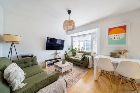 3 bedroom flat for sale, Cloister Road, Acton, London, W3