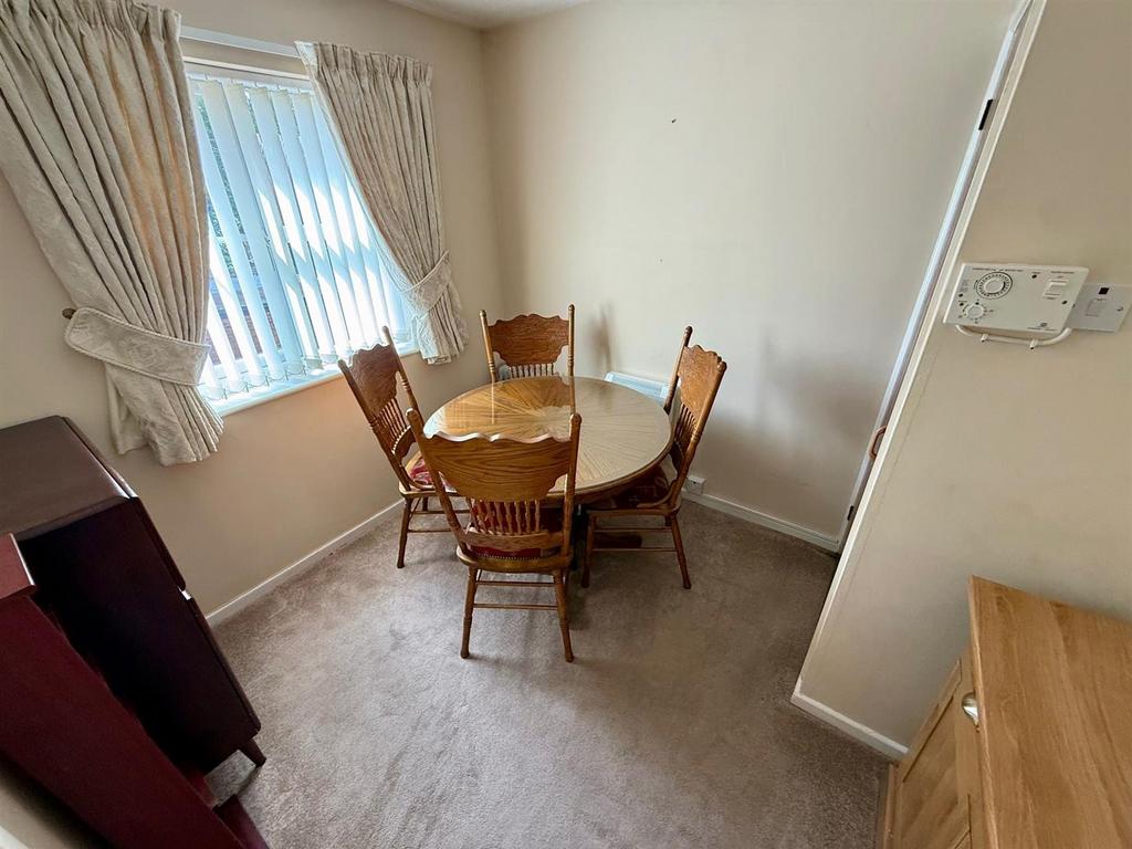 SR2 Bed2.jpg