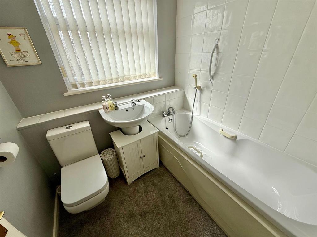SR2 Bathroom.jpg