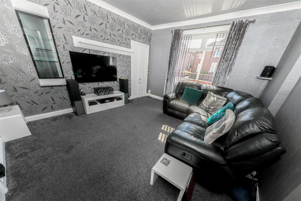 Methilhill Main Street, Methilhill 2 bed semi-detached house - £106,995