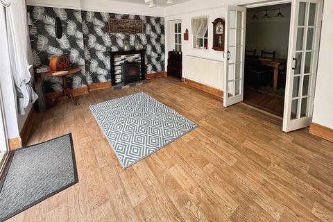 2 bedroom bungalow for sale, Holland Road, Little Clacton, Clacton-on-Sea