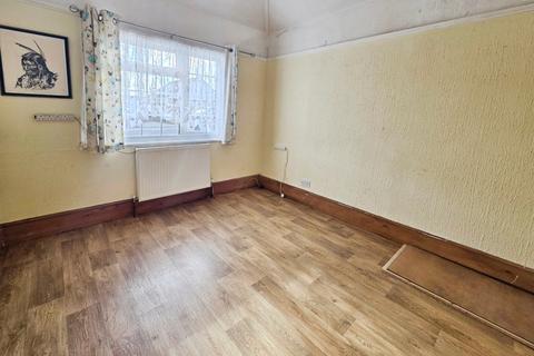 2 bedroom bungalow for sale, Holland Road, Little Clacton, Clacton-on-Sea