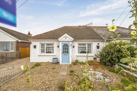 2 bedroom bungalow for sale, Holland Road, Little Clacton, Clacton-on-Sea