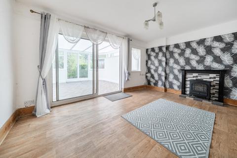 2 bedroom bungalow for sale, Holland Road, Little Clacton, Clacton-on-Sea