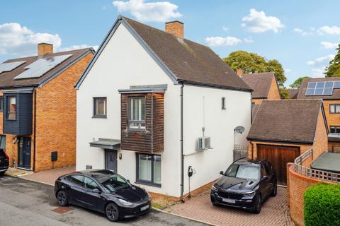 11 Deblin Drive, Uxbridge, UB10 0GF